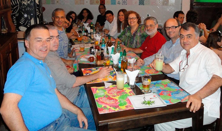 Eles eram muitos amigos: a história do grupo de ex-alunos da UFJF radicados em SP 2 canto