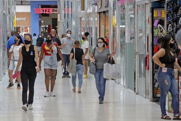 Só grandes redes devem funcionar neste feriado em Juiz de Fora 1 coronavírus cormercio rua galeria jf by leo costa2