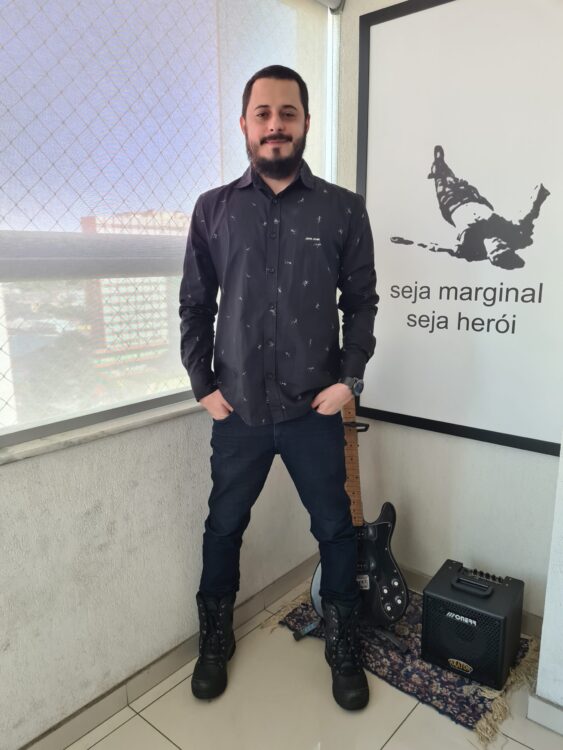 Felipe Senra lança livro com músicas que influenciaram a cultura pop no século XX 1 felipe senra site scaled e1609953272107