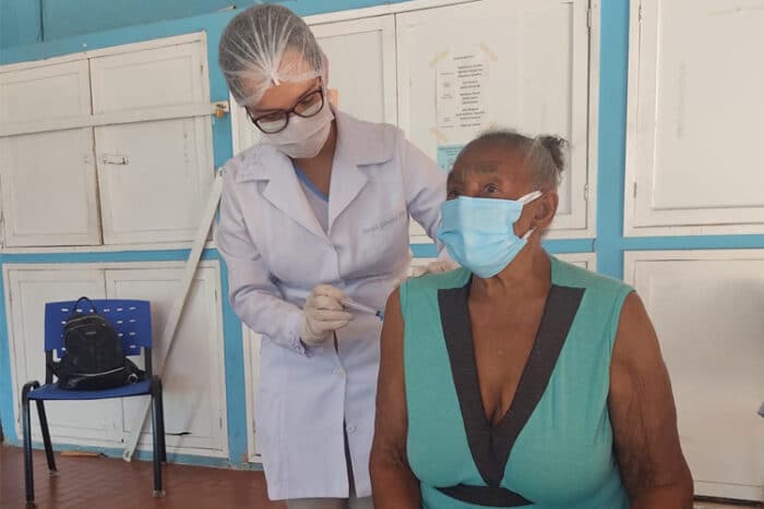 De Leopoldina, idosa de 103 anos é a primeira vacinada na Zona da Mata 1 primeira vacinada zona da mata
