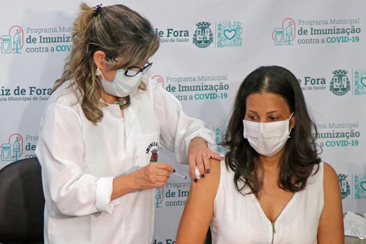 vacinacao covid coronavirus juiz de fora by leo costa 3