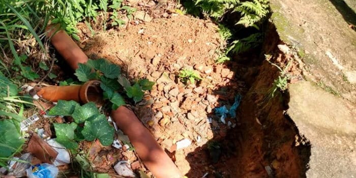 Encanamento a céu aberto no Bairro Jardim América 1 vu 2601editada