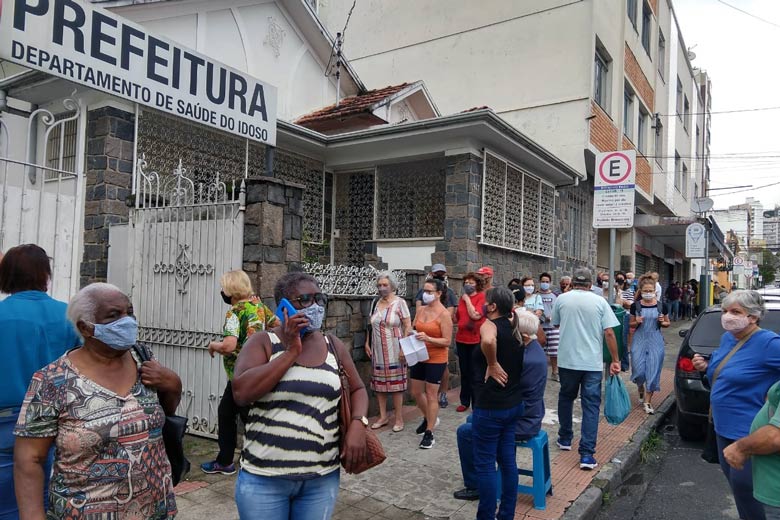 PJF amplia horário e público de vacinação no Serviço de Saúde do Idoso 1 1vacinação idosos by leticya bernadete