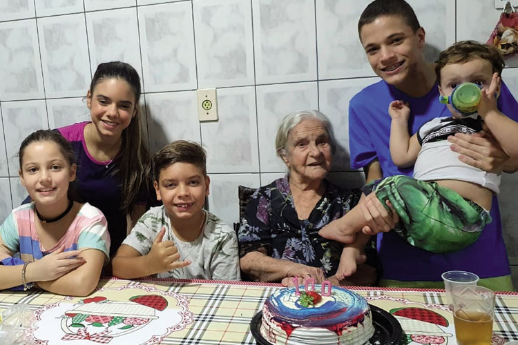 Moradora de Juiz de Fora completa 100 anos em meio à pandemia 2 Dona Itila e da família dela 2 arquivo pessoal
