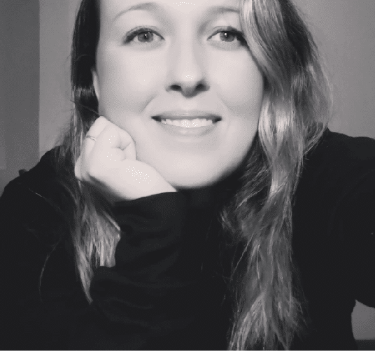 Juliana James 2021