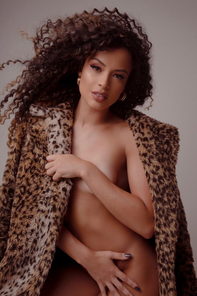  A beleza e a sensualidade de Yasmin Marinho com produção de JV Costa em foto de Felipe Bolpato