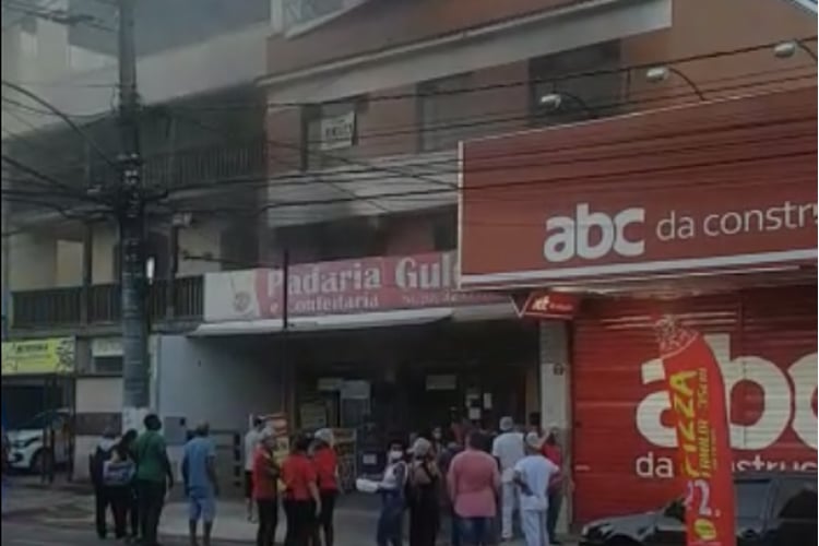 Botijão de gás causa princípio de incêndio em padaria no Santa Luzia 1 incedio padaria reprodução