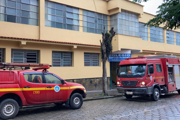 Incêndio atinge escola em Santos Dumont 1 incendiocolegiosantosdumont bycorpodebombeiros