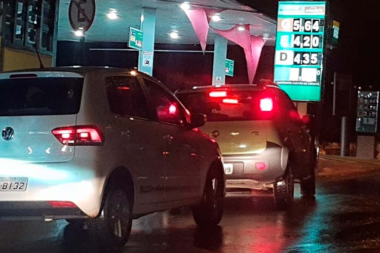 posto gasolina democrata by eduardo valente 2