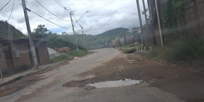 Estrada esburacada preocupa motoristas 1 vu 1202