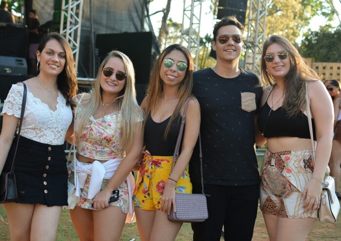 Isabela Moreira, Gabi Tarcitano, Larissa Menezes, Raphael Valério e Paula Xavier 1 Isabela Moreira, Gabi Tarcitano, Larissa Menezes, Raphael Valério e Paula Xavier