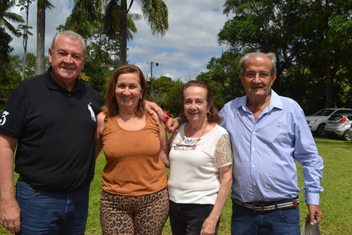 João Cesar e Rose Novais com Yone e o ‘sheik’ Ibrahim El Kouri (aniversariante de destaque nesta quinta-feira) 1 João Cesar e Rose Novais com Yone e o ‘sheik’ Ibrahim El Kouri (aniversariante de destaque nesta quinta-feira) Foto: Toninho Carvalho