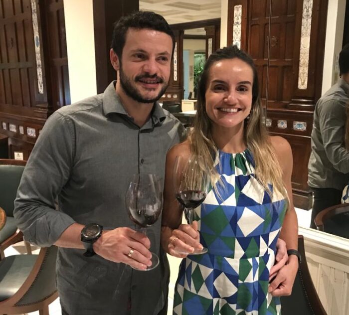 O charme inconfundível de Larissa Chehuen 2 Diego Alves e Rafaela Larcher ficaram noivos durante jantar no Santo Colomba, em São Paulo, e marcaram o dia ‘D’ para janeiro de 2022, na Cave de Pedra, em Bento Gonçalves, na Serra Gaúcha