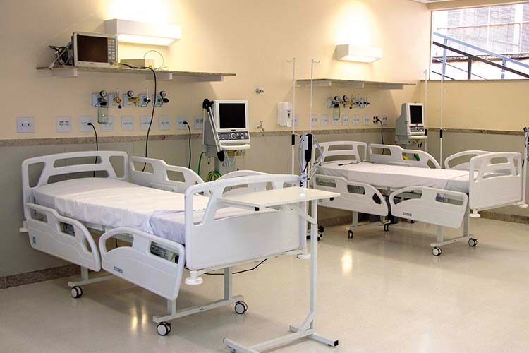 País tem quase duas mil mortes por Covid em 24h 1 leitos coronavirus by Fábio Marchett