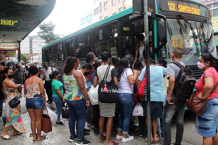 ponto de onibus coronavirus juiz de fora by fernando priamo