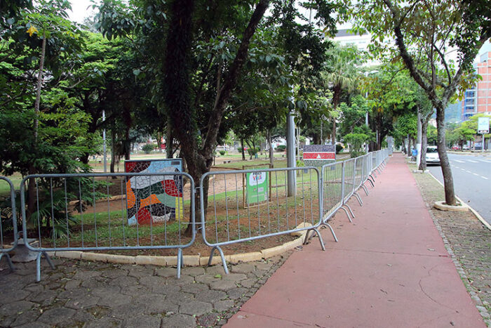 Praça do Bom Pastor e Parque Halfeld são fechados pela PJF 2 praca bom pastor interditada 1