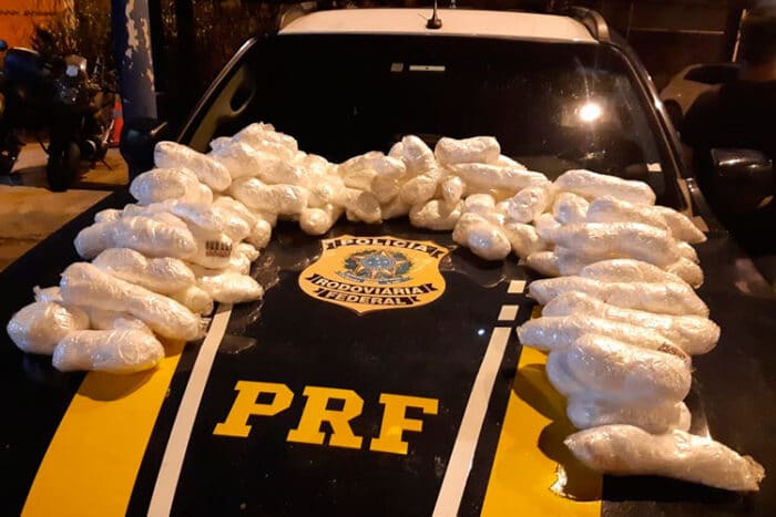PRF apreende mais de 31kg de cocaína em carro interceptado em Muriaé 1 prf intercepta cocaina em muriae