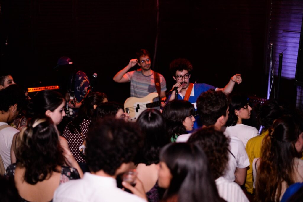 Artistas relembram últimos shows feitos antes da pandemia fechar espaços em JF 6 sem show destacada