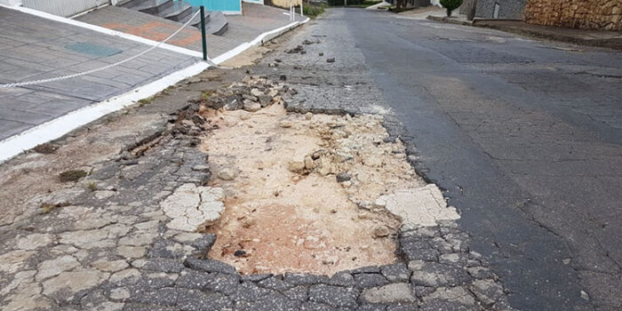 Buraco incomoda moradores do Bom Clima 1 vu 0303