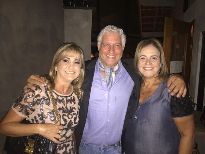 Celinho Vidal entre Patrícia Mansur e Myrliane Leão, antes da pandemia 1 Celinho Vidal entre Patrícia Mansur e Myrliane Leão, antes da pandemia