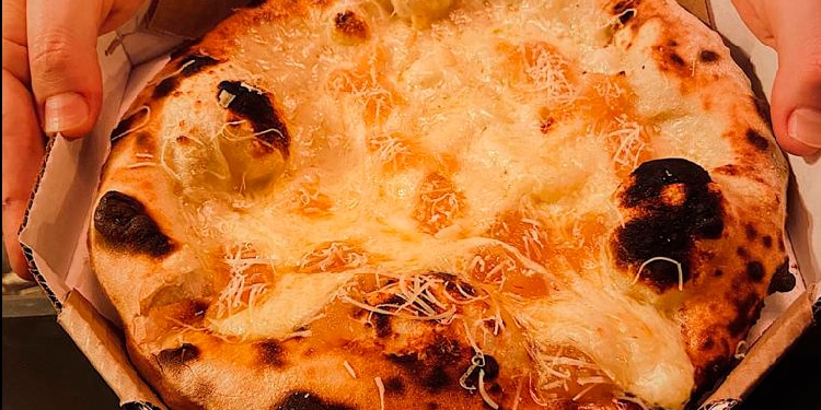 'Quintal de casa': gostinho de sexta-feira à noite 4 pizza