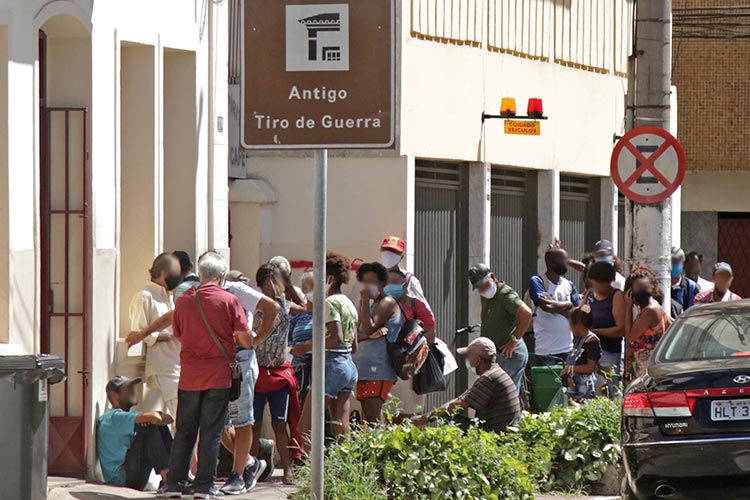 Procura por comida aumenta em Juiz de Fora, e instituições pedem ajuda 1 sopa dos pobres by leo cost