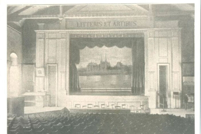 Um dos colégios mais tradicionais de JF, Academia comemora 130 anos 3 teatro academia arquivo