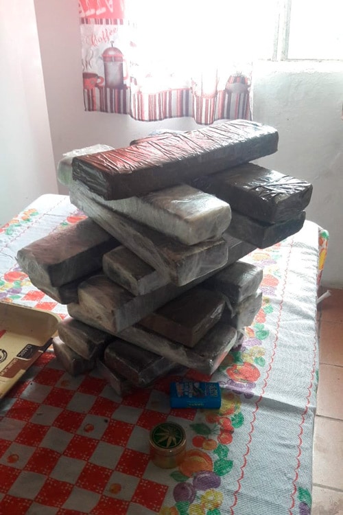 PM faz ações contra o tráfico de drogas e prende dois homens em JF 1 trafico vila alpina