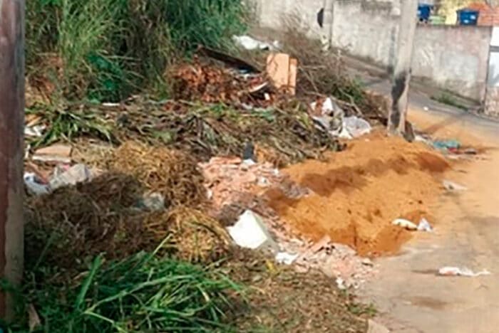 Trecho de rua do Marumbi vira ponto de descarte irregular 1 vu 2904