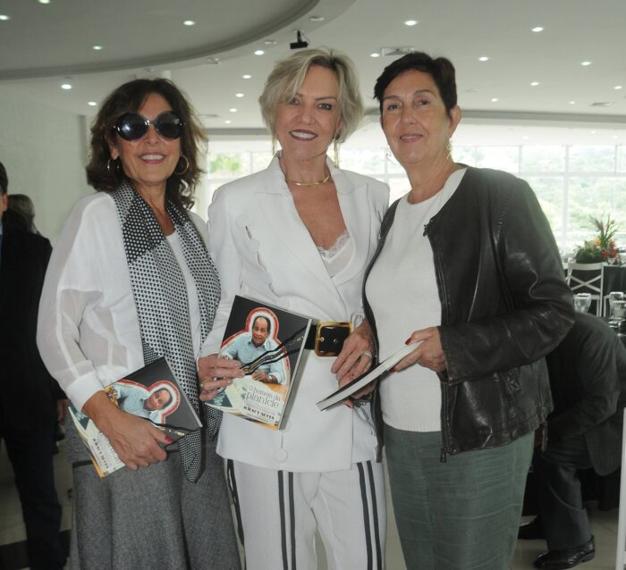 Aniversariante de destaque de hoje, Aidê Galil com Maria Helena Zacaron e Denise Barbosa Milward 1 Aniversariante de destaque de hoje, Aidê Galil com Maria Helena Zacaron e Denise Barbosa Milward, antes da pandemia Foto: ANDRÉA OTTONI