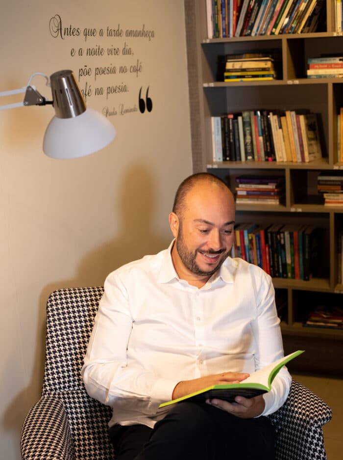 Diogo na Biblioteca da Souza Gomes