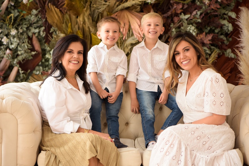 - Lylian Carneiro Fortuna Féres com a filha Deborah Fortuna Féres Gobetti e os netos João Pedro e Antônio-001 - Lylian Carneiro Fortuna Féres com a filha Deborah Fortuna Féres Gobetti e os netos João Pedro e Antônio-001