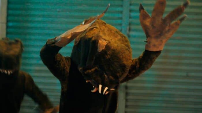 Capivaras mutantes tocam o terror em 'O monstro do Rio Paraibuna' 6 capivaras