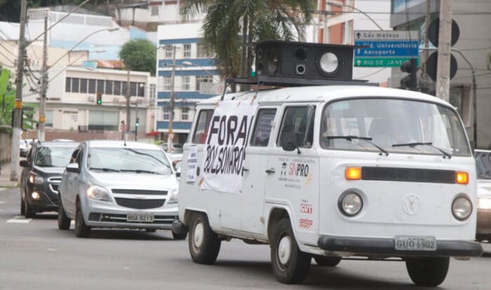 Sindicato dos Professores faz carreata em prol dos trabalhadores 1 carreata antibolsonaro by leonardo costa 03