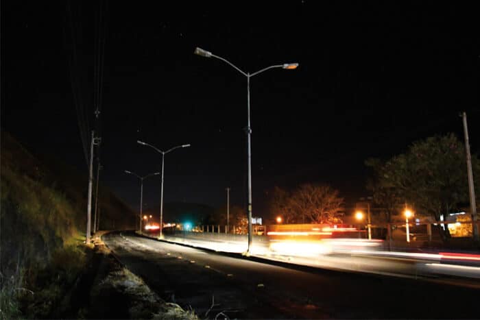 Buracos e iluminação precária dificultam acesso à Zona Norte de JF 4 marcelo ribeiro 3