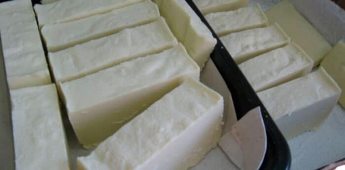 Saiba como destinar óleo de cozinha usado para a reciclagem em JF 1 sabao feito com oleo e vinagre