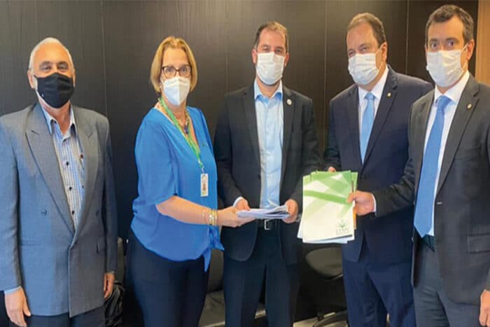 Veterinários reivindicam prioridade na vacinação contra a Covid-19 2 veterinários vacinação