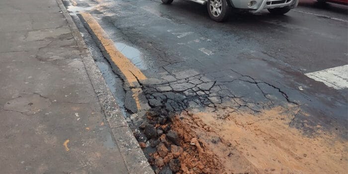 Asfalto desnivelado oferece risco a motoristas e pedestres 1 vu 0605