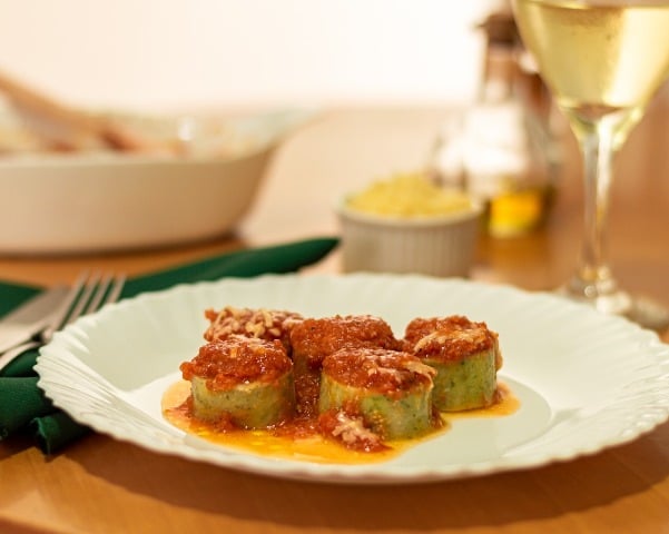 Rondelli de Ricota, Espinafre e Castanhas ao Molho Pomodoro Rondelli de Ricota, Espinafre e Castanhas ao Molho Pomodoro