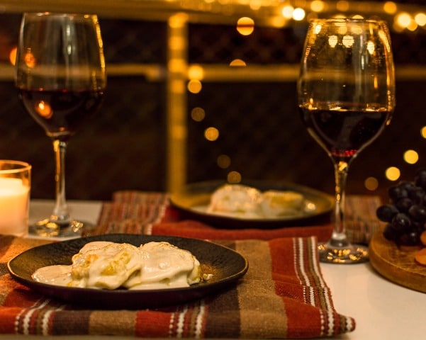 Facilitando a vida do cupido 1 Sorrentino de Queijo Brie com Damasco e Blend de Uvas Passas Pretas e Brancas ao Molho Bechamel III