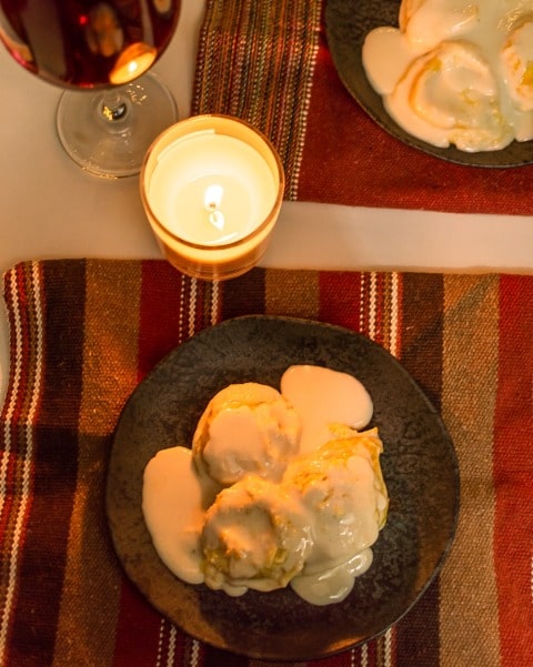 Facilitando a vida do cupido 2 Sorrentino de Queijo Brie com Damasco e Blend de Uvas Passas Pretas e Brancas ao Molho Bechamel