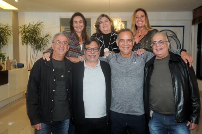 Luiz Fernando e Gisela Nacif, Fernando e Edimar Póvoa, Eduardo dos Santos e Luciana Bellini e Aristóteles Goulart: reencontro de amigos 1 Luiz Fernando e Gisela Nacif, Fernando e Edimar Póvoa, Eduardo dos Santos e Luciana Bellini e Aristóteles Goulart: reencontro de amigos Foto: Andréa Ottoni