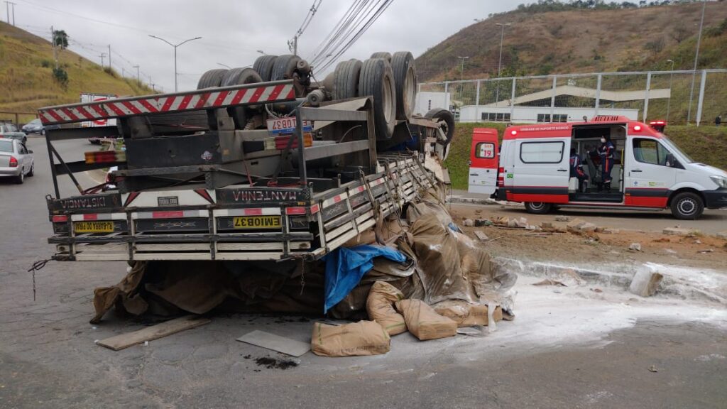 Acidente deixa trânsito da Avenida JK em meia pista 1 acidente na jk by SMU
