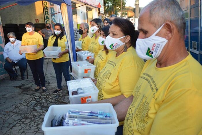 Iniciativas garantem assistência a pessoas em situação de rua em JF 2 banho solidario 2