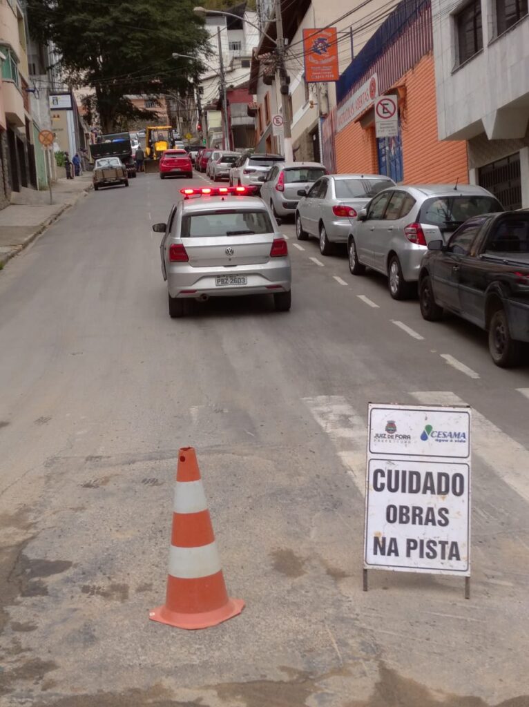 Obra da Cesama fecha trânsito em parte da Rua Marechal Deodoro 1 obra cesama marechal by pjf