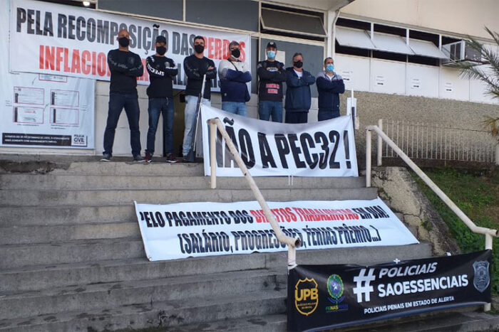Policiais civis e penais cruzam os braços contra a PEC 32 1 policiais manfestacao
