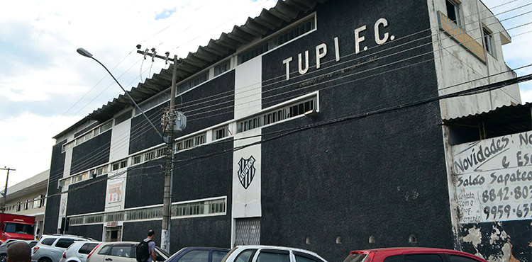 Promessas de profissionalização e até R$ 4.500 cobrados: atletas denunciam gestão da base do Tupi 3 tupi fachada
