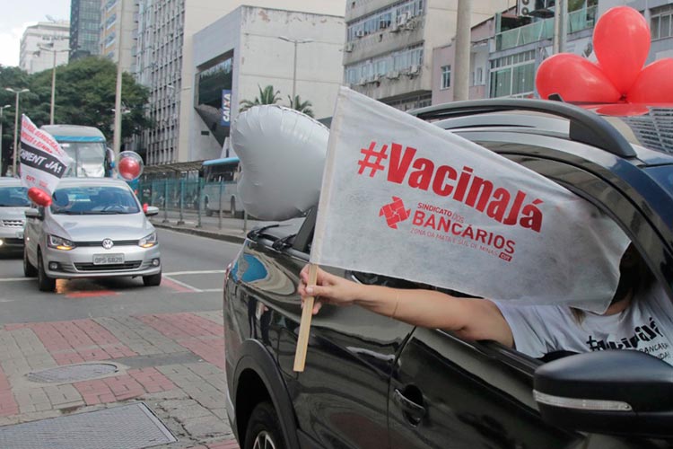 Bancários vão às ruas de Juiz de Fora por vacina contra a Covid-19 2 vacina bancarios coronavirus by leo costa 2