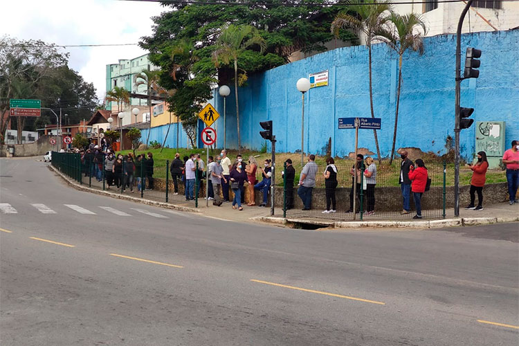 Vacinação em JF tem filas em dia com mais de 7,7 mil doses aplicadas 4 vacinacao6 bygabrielsilva