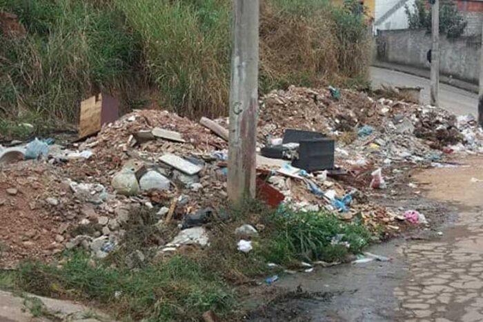 Morador solicita limpeza em terreno 1 vu.21.06